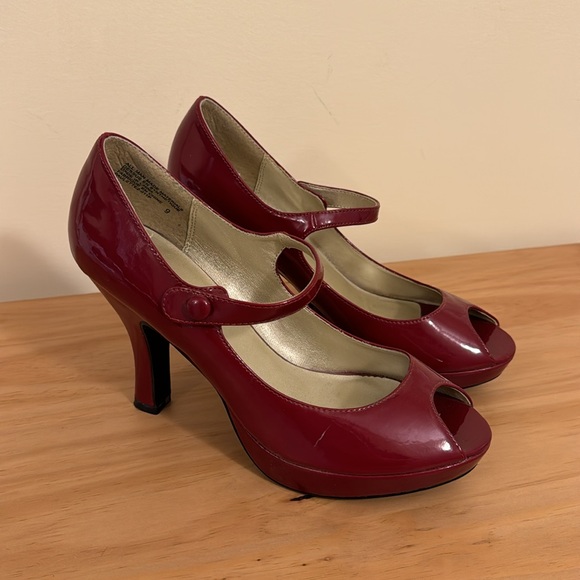 Steve Madden red open toe heels, size 9, never worn - Picture 2 of 4
